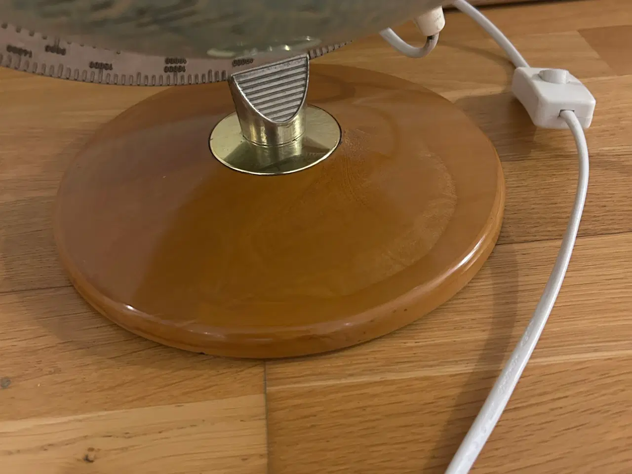 Billede 4 - Flot globus bordlampe 