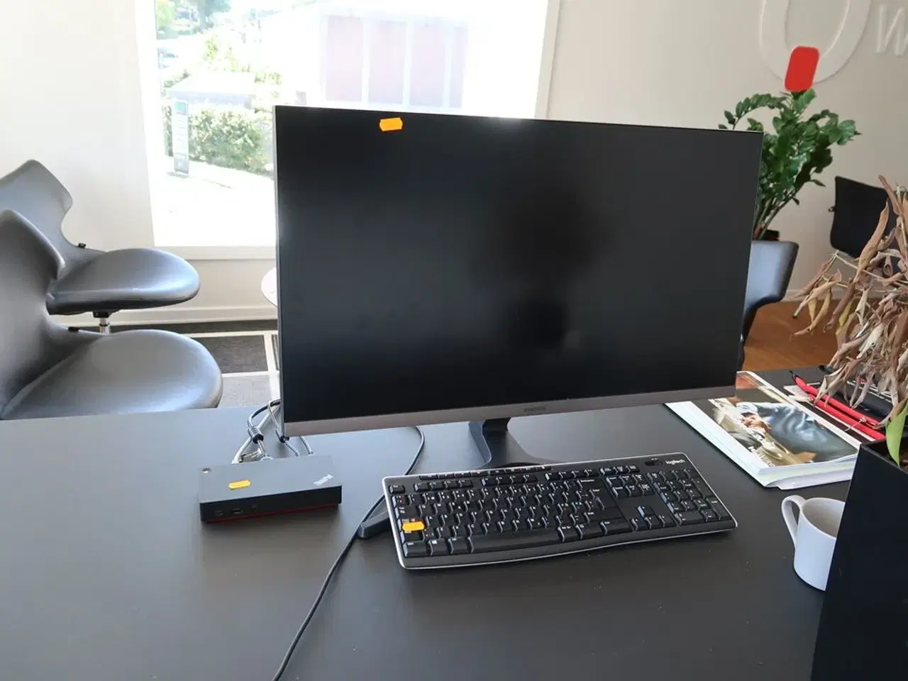 Billede 1 - Computerskærm SAMSUNG U28R552UQR, Dockingstation ThinkPad USB-C Dock Gen2