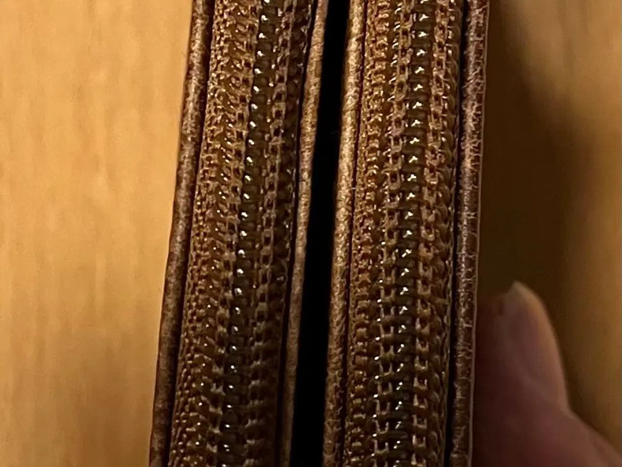 Billede 4 - “Hide stitches” skind pung