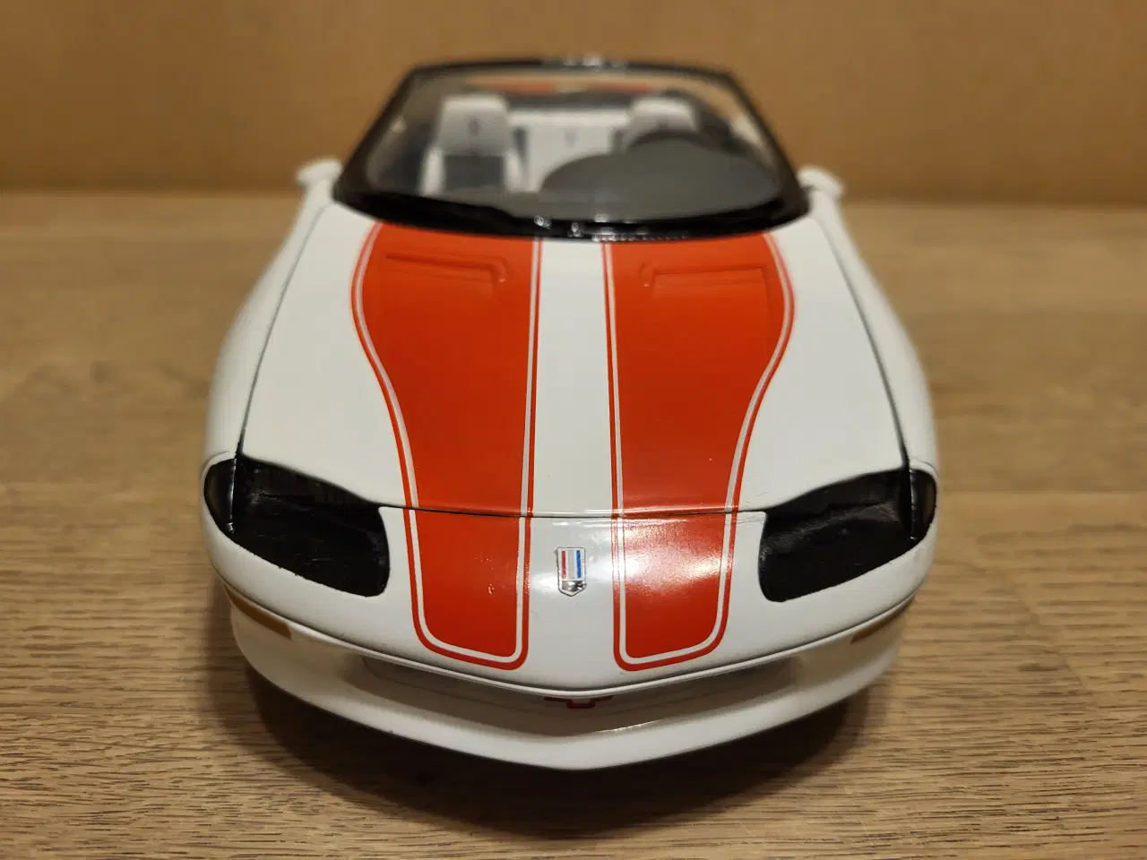 Billede 3 - Modelbil. CHEVROLET CAMARO Z28 (1996). Skala 1/18.