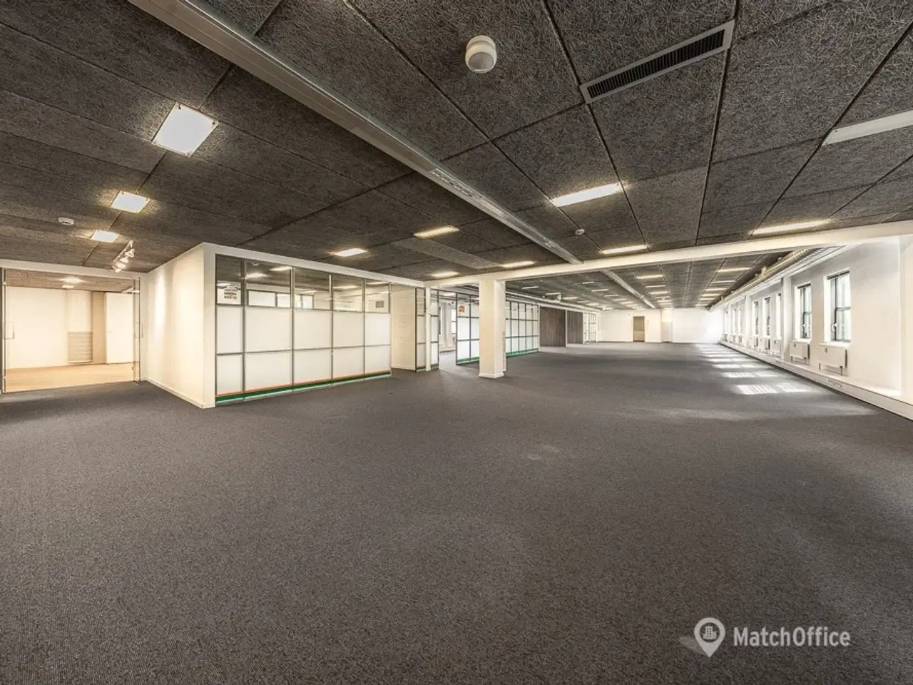 Billede 7 - Kontor med lys fra alle sider på 1. sal