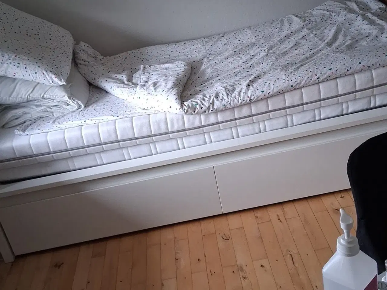 Billede 1 - Seng med opbevaringsplads