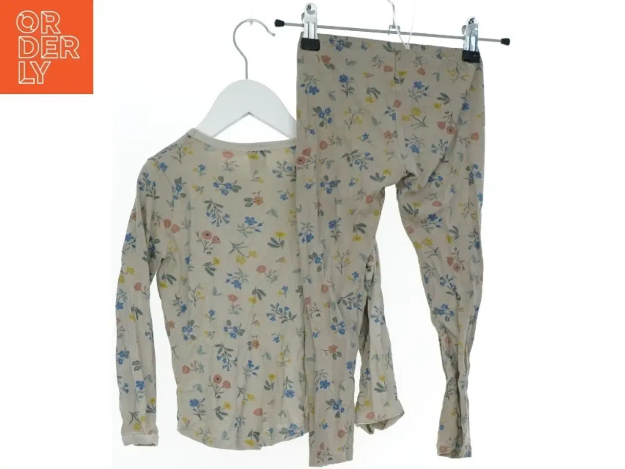 Billede 2 - Blomsterprint pyjamas sæt fra Petit Bateau (str. 104)