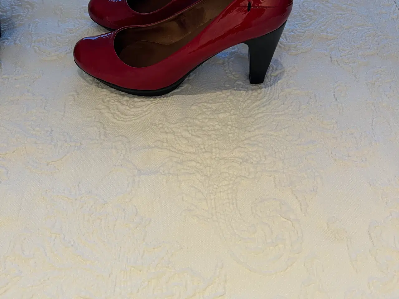 Billede 2 - Rød lak damesko