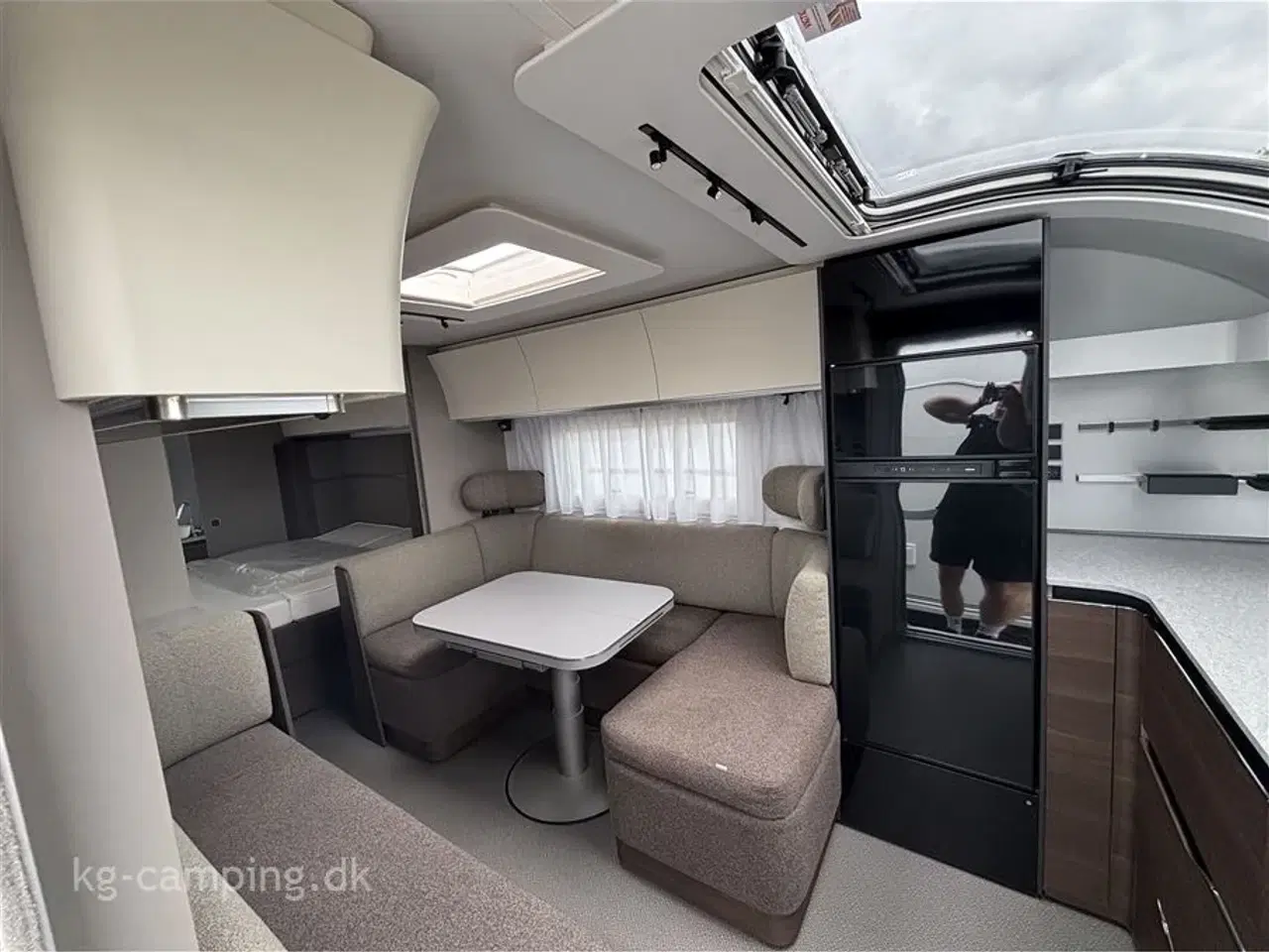Billede 5 - 2022 - Adria Alpina 663 HT   Luksus, komfort og vinterklar design – perfekt til helårscamping