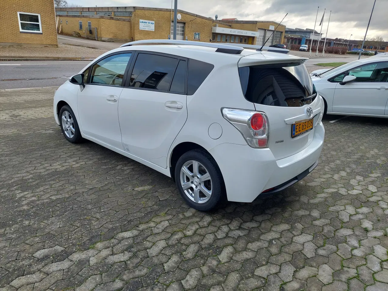 Billede 3 - Velkørende Sportsvan 1,6 D-4D med lavt km. tal.