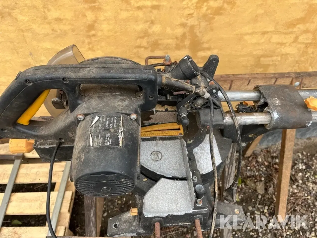 Billede 3 - Skruetvinger og sav