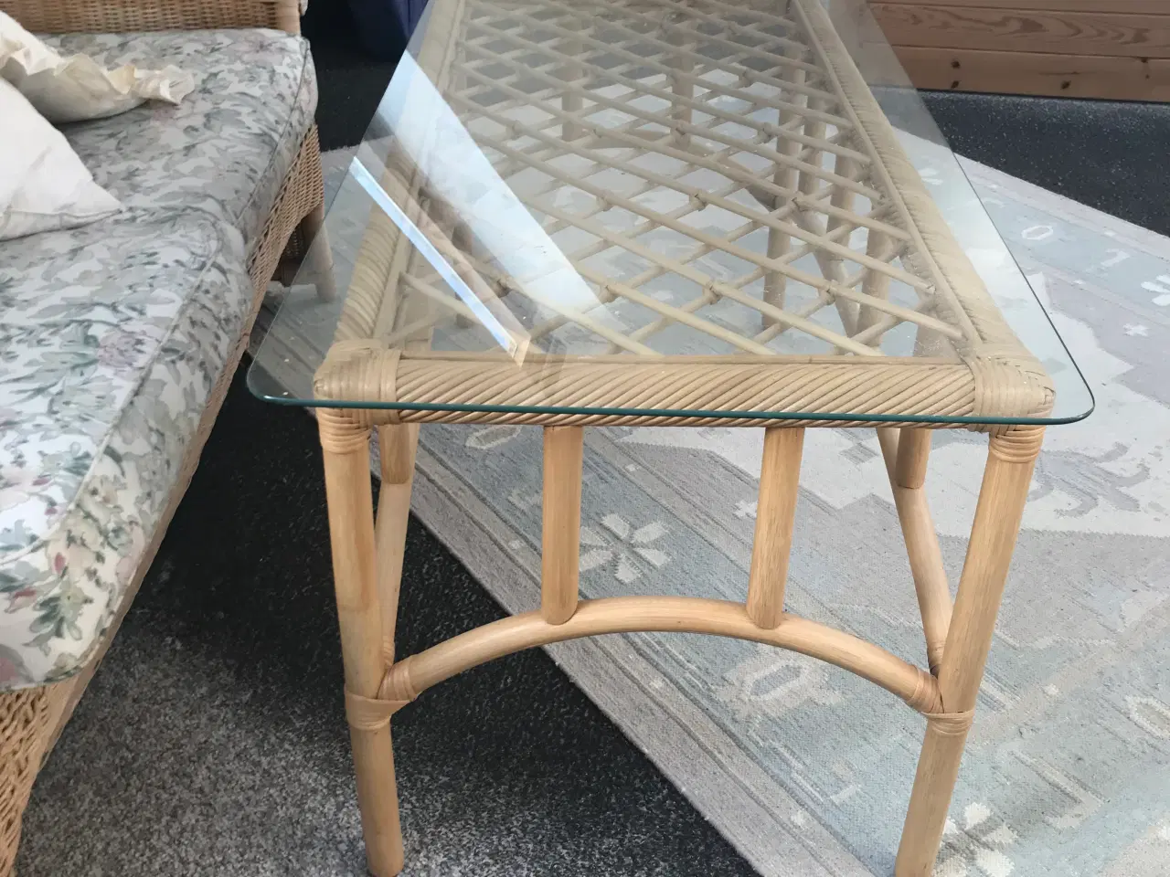 Billede 5 - Kurvesofa og bord