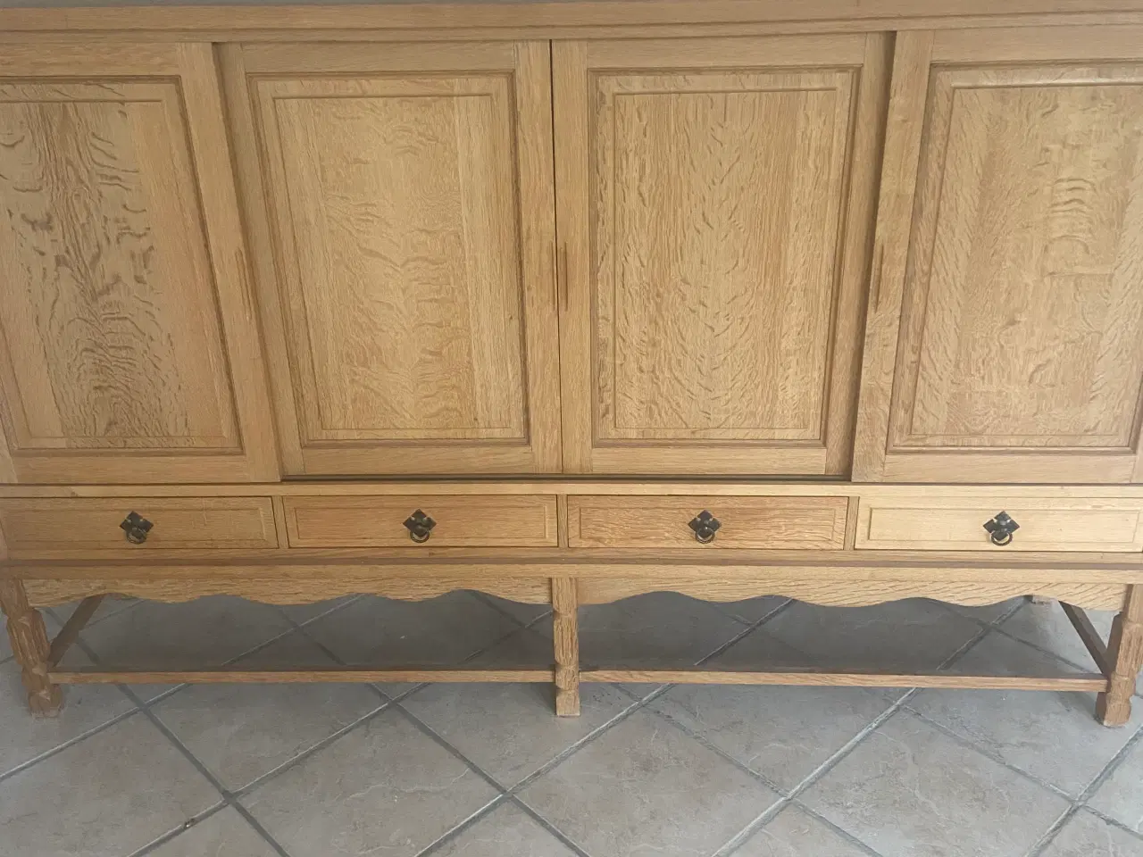 Billede 2 - Flot skænk i egetræ