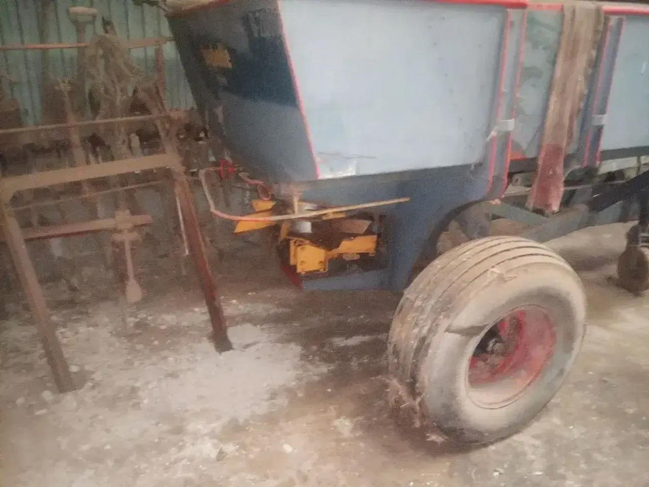 Billede 3 - Bøgballe Gødningsspreder B 2000 bugseret