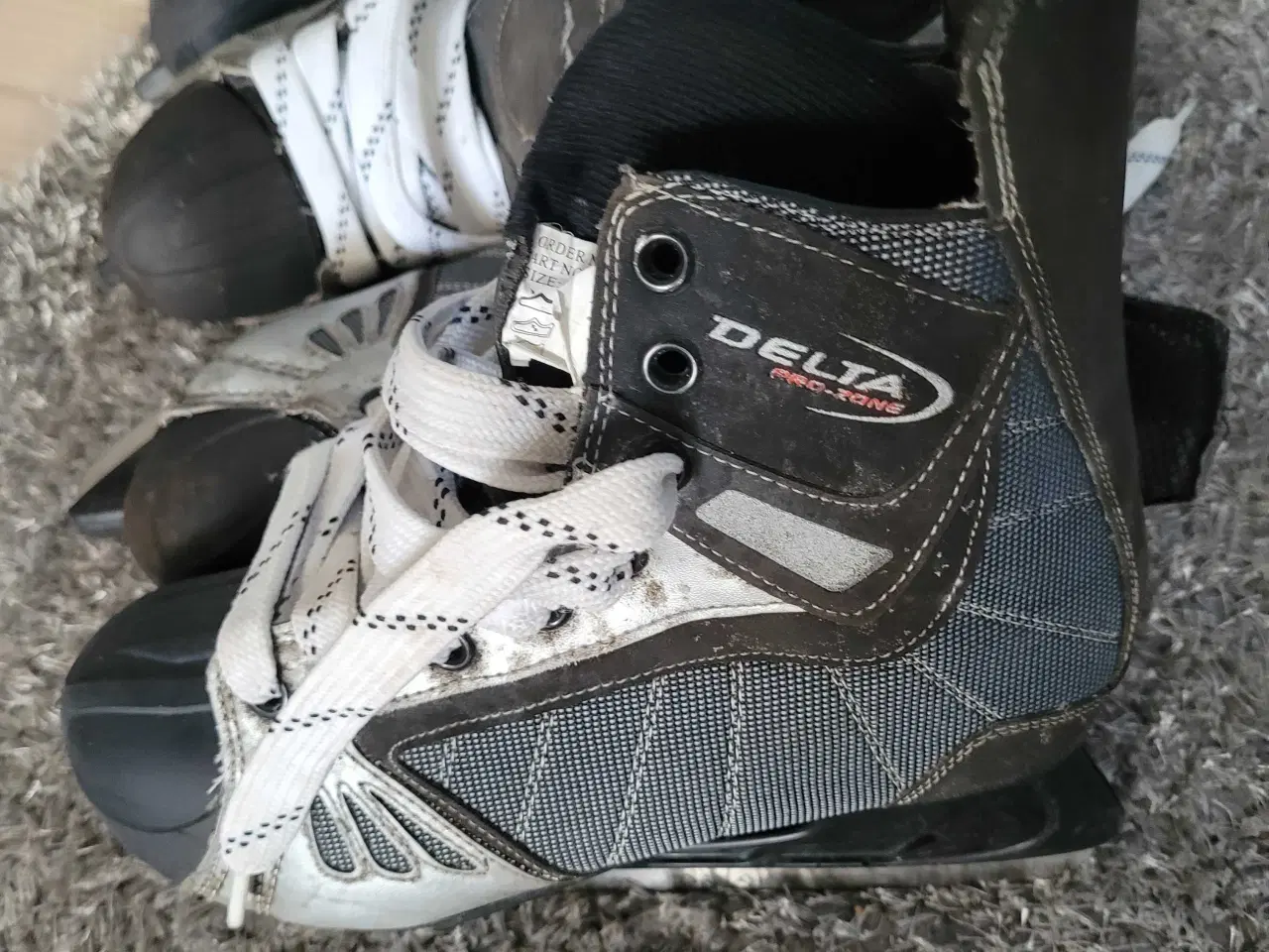 Billede 4 - fine skisæt 200kr  2 par skøjter 100kr