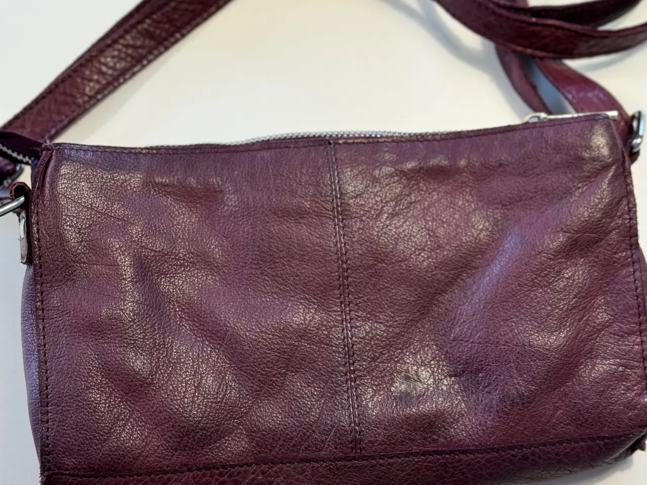 Billede 3 - Nunoo skuldertaske i bordeauxfarvet læder