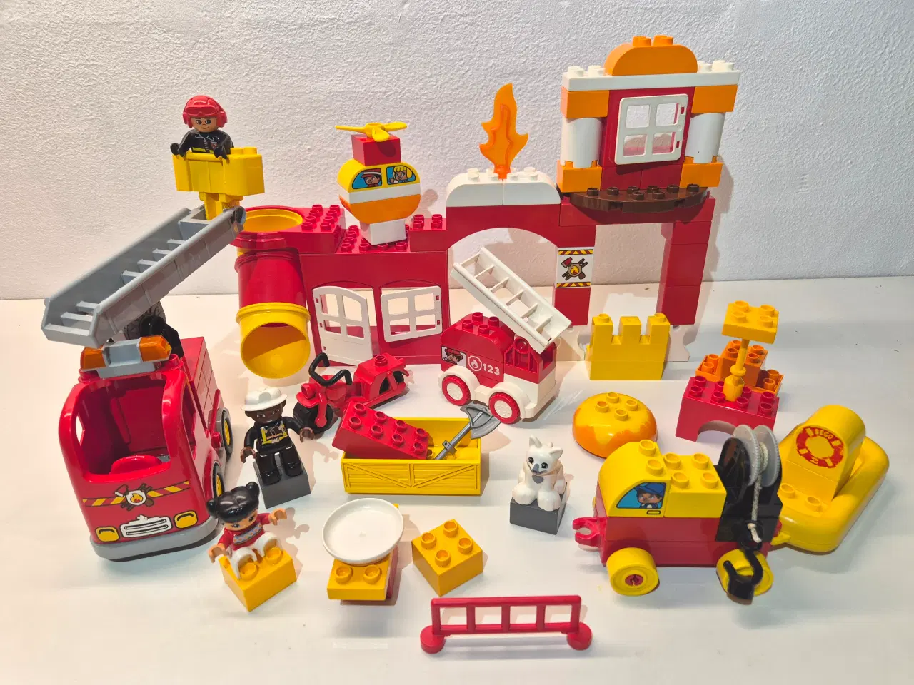 Billede 1 - Duplo Brandstation, Stigevogn, Motorcykel, Bygning