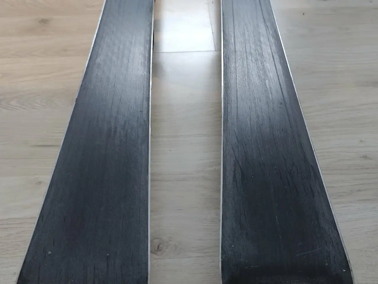 Billede 2 - Völkl Racetiger SC Black UVO Ski med VMotion