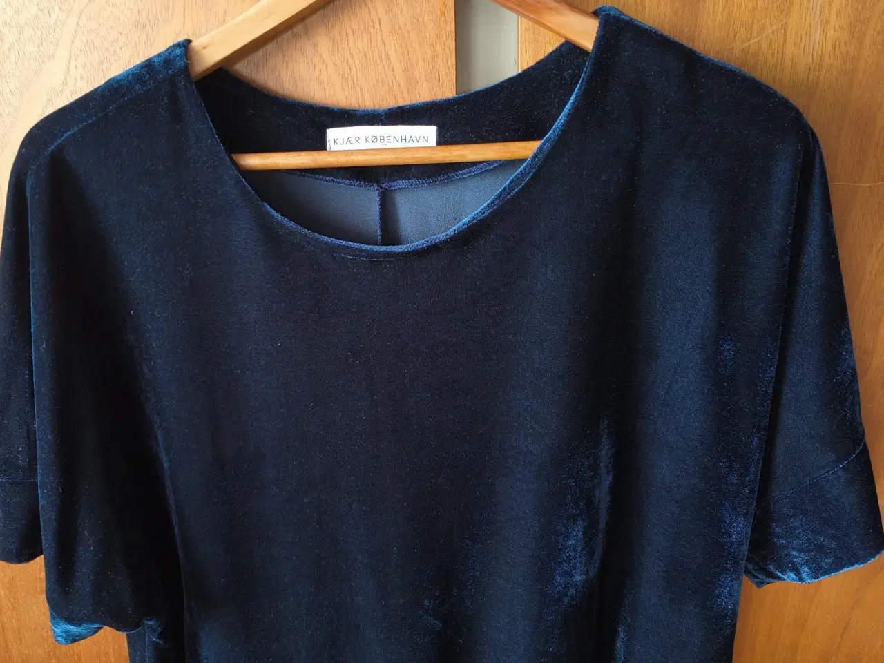 Billede 3 - KJÆR KØBENHAVN VELOUR KJOLE, STR. 44, I FLOT STAND