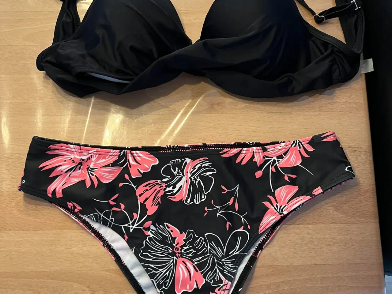 Billede 1 - Tankini og Bikinier.