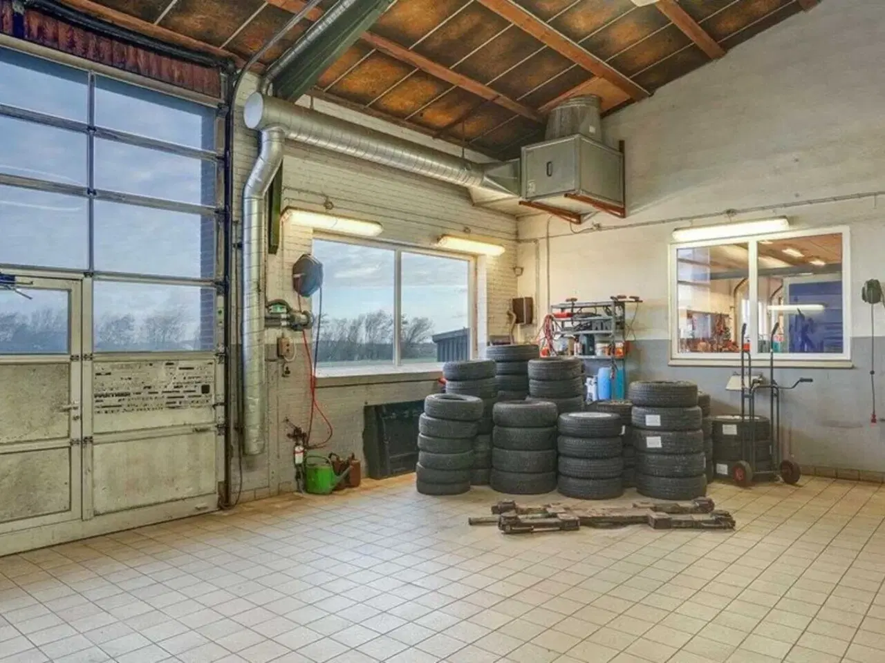 Billede 11 - Veldisponeret værksted/lager med autolifte i Tørringhuse