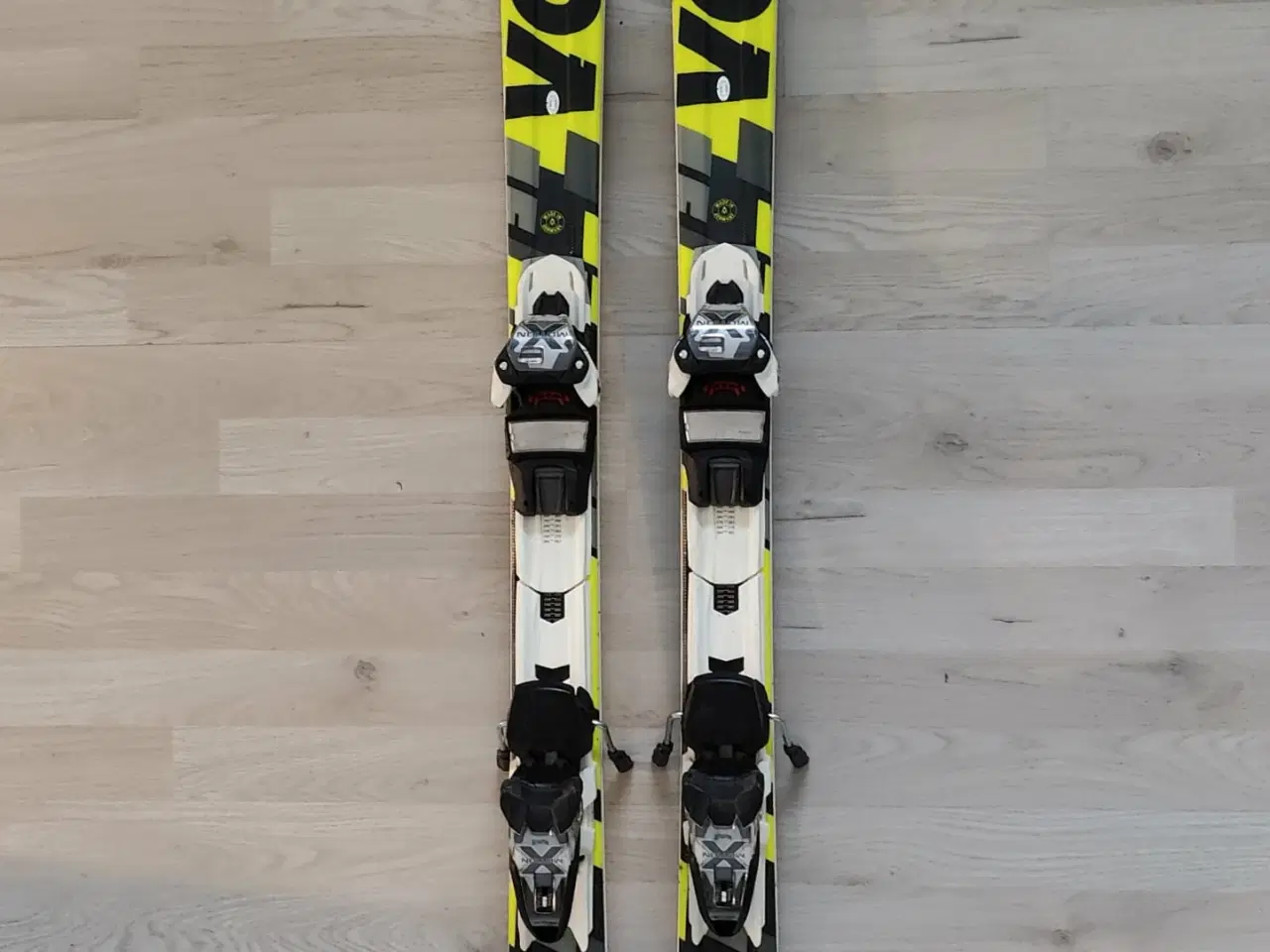 Billede 1 - Völkl Racetiger SC Black UVO Ski med VMotion