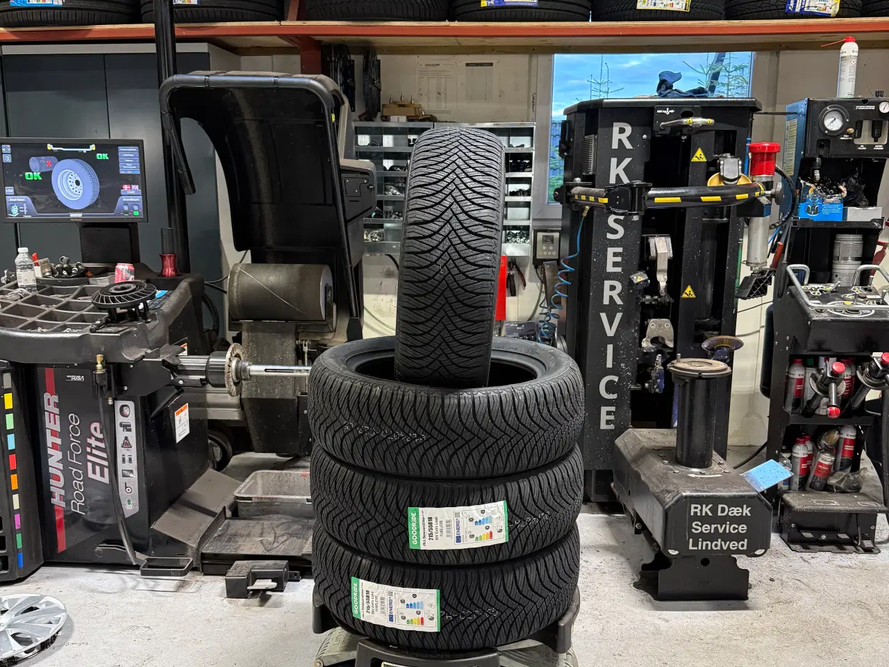 Billede 1 - Nye goodride helårsdæk 215/55 18