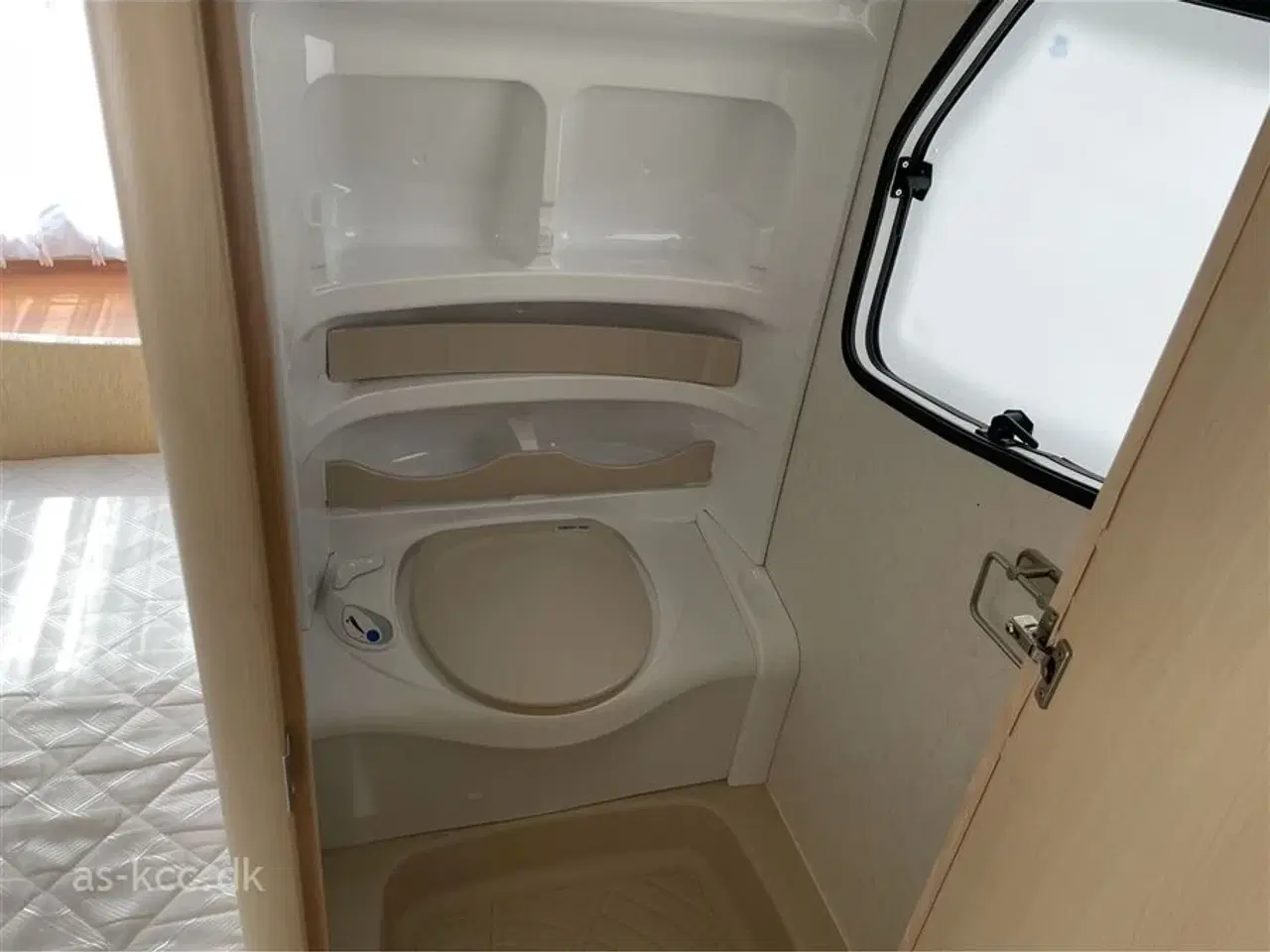 Billede 9 - 2010 - Hobby La Vita Bionda 460 UFe Hobby La Vita Bionda 460 UFE årg. 2010 4 sovepladser, 5 siddepladser. Aircon, Mover, Isabella Capri fortelt.