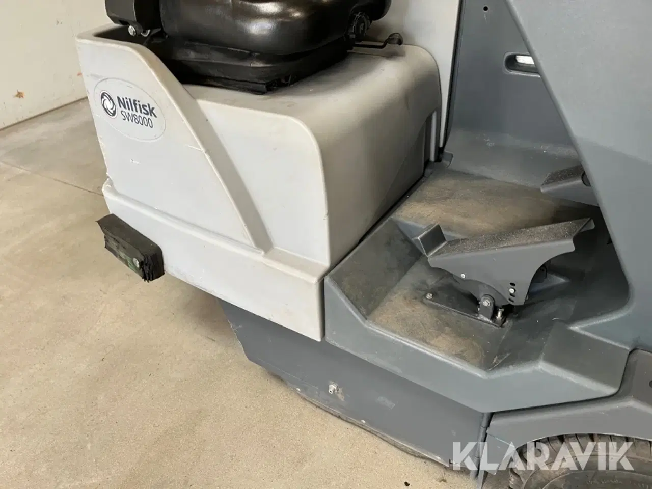 Billede 12 - Fejemaskine Nilfisk SW8000 med ekstra dele børster/filter