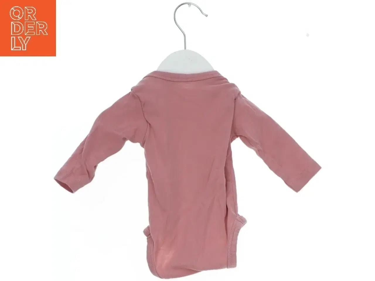 Billede 2 - Lyserød bodystocking med navn fra Name It (str. 50)