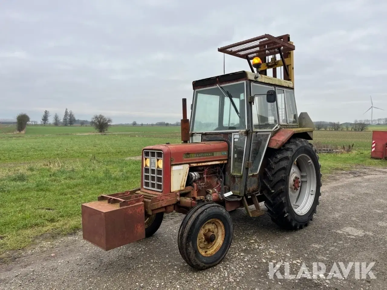 Billede 1 - Veterantraktor International 574 med byggelift