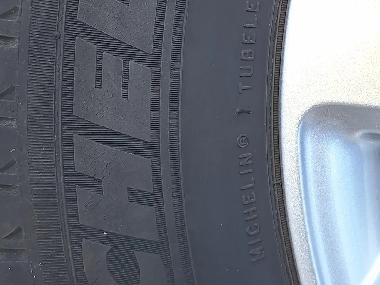 Billede 3 - Alufælge med Michelin sommerdæk.