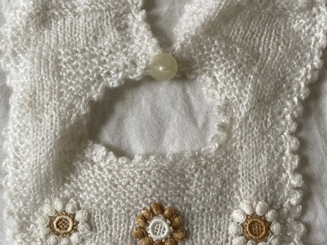 Billede 2 - Hjemmestrikket hue og savlesmæk 50-56