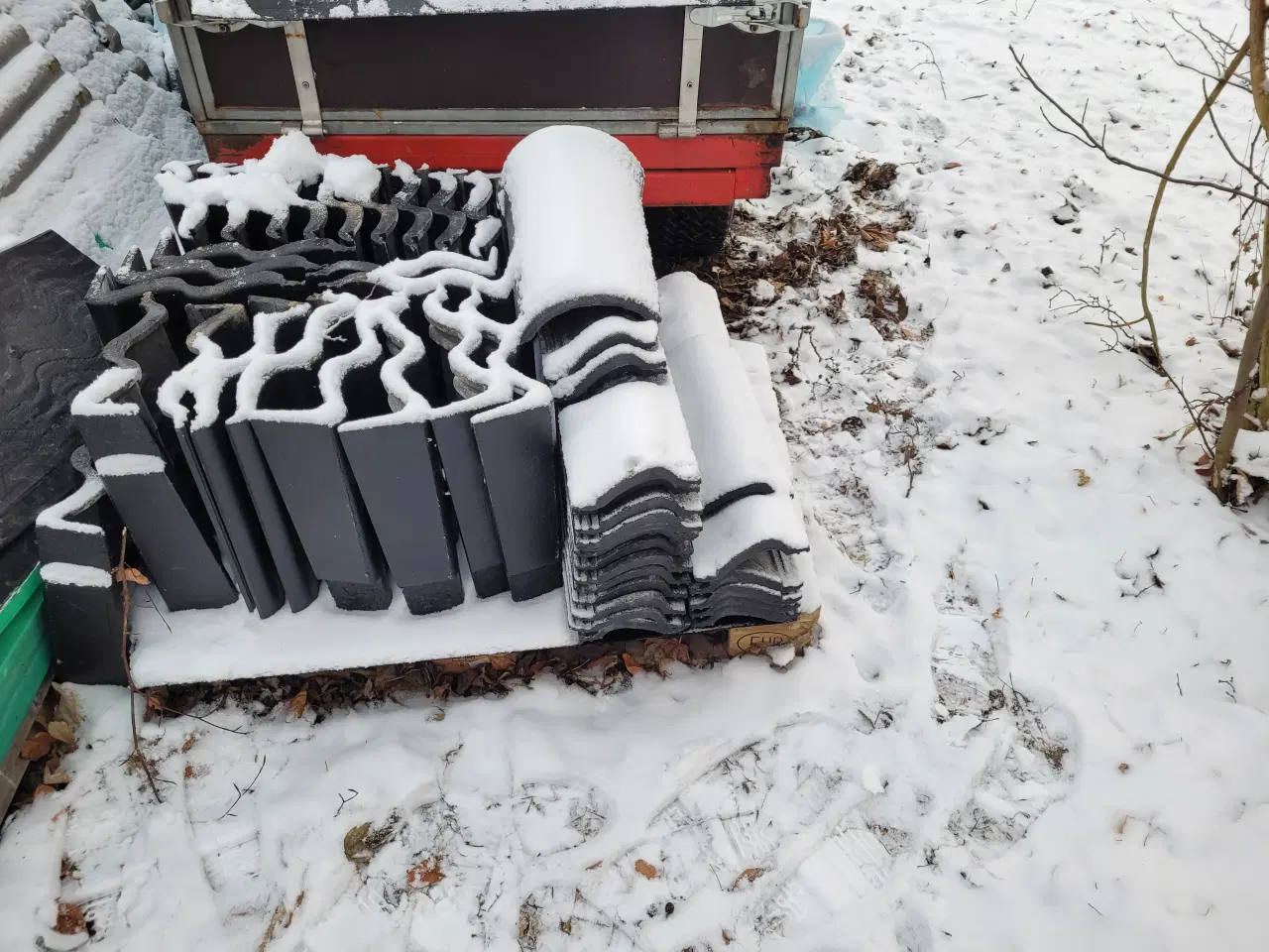 Billede 2 - B&C Tagsten 200 stk. + halve + rygning + gavl.