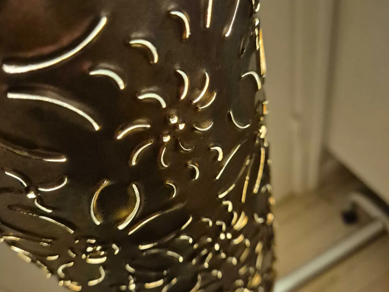 Billede 7 - Høje lamper med glade blomster-perforeringer 