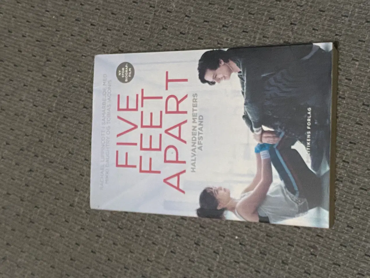 Billede 1 - “Five feet apart” af Rachael Lippincott