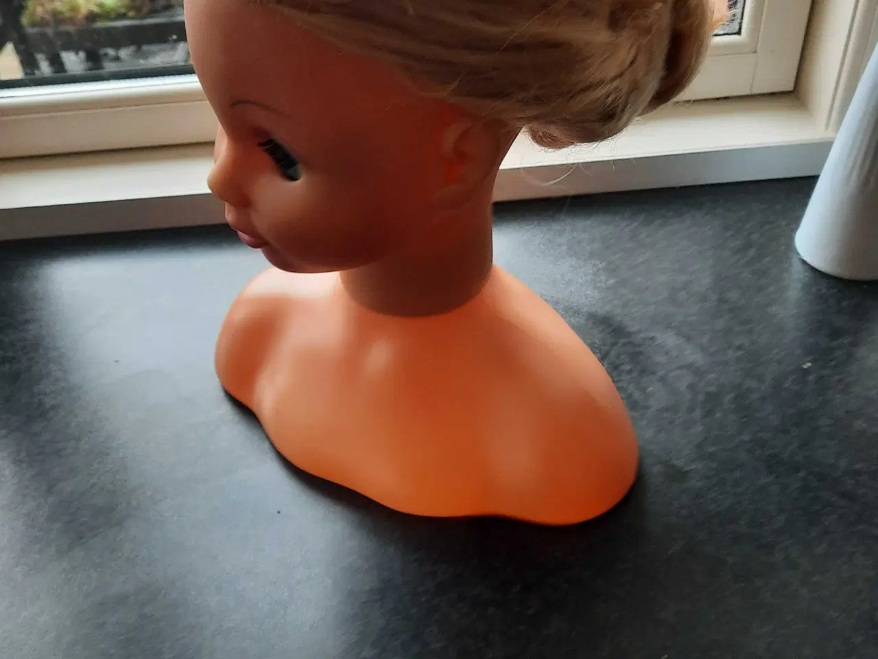 Billede 2 - Sminkehoved /frisør