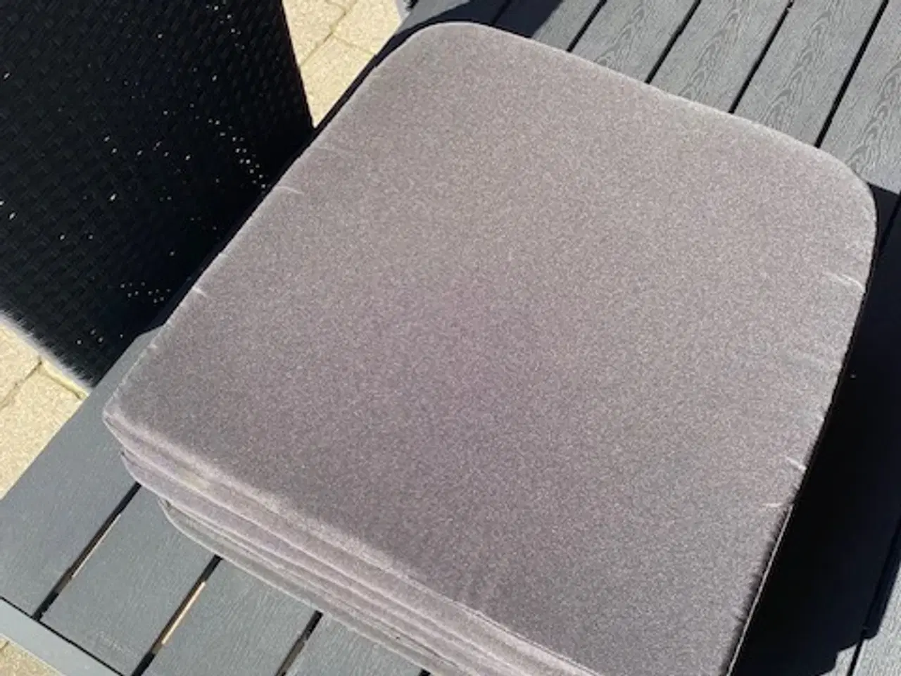 Billede 8 - Havebord med 4 stole