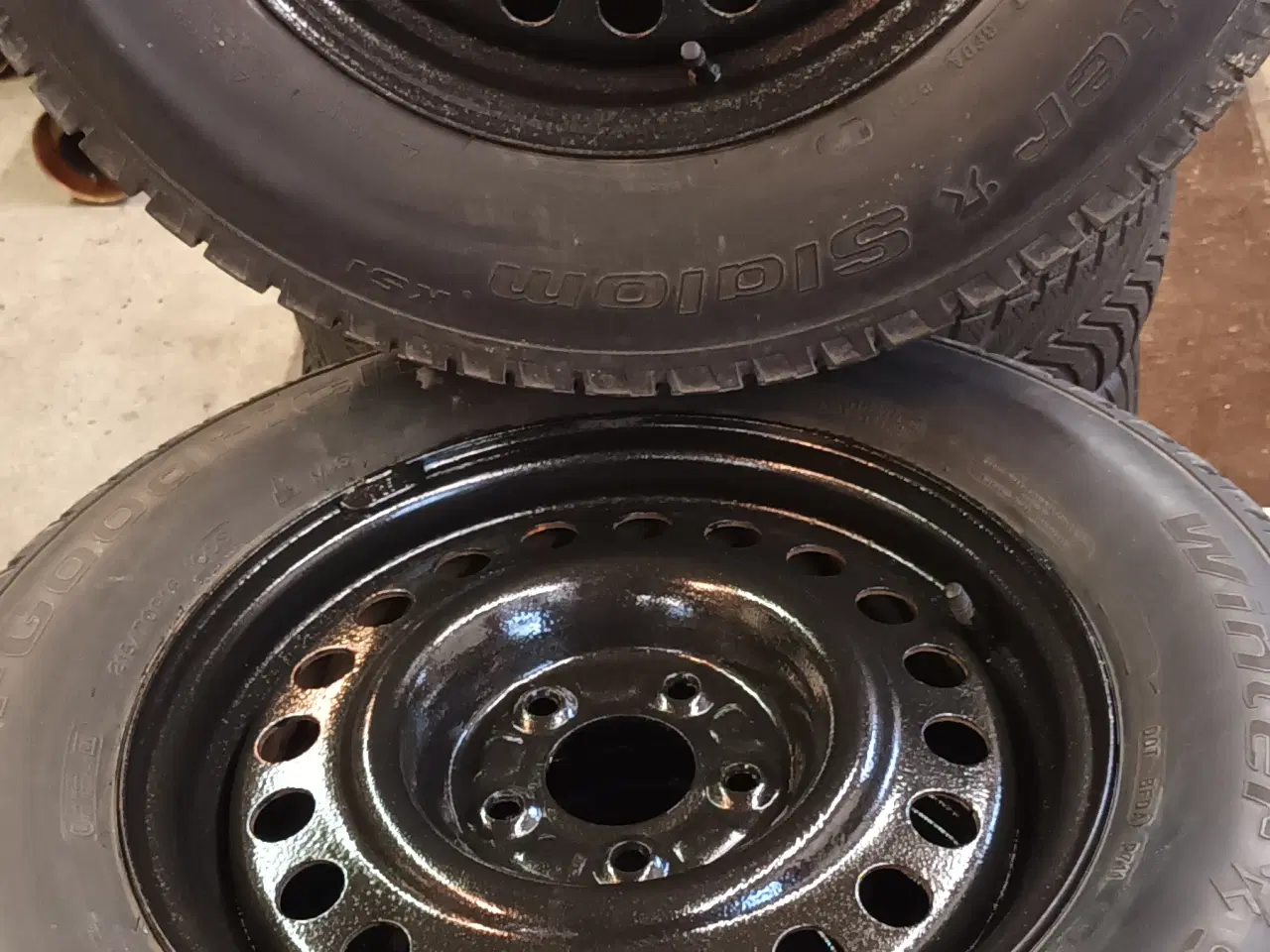 Billede 2 - Vinterdæk på Stålfælge 215/70R/16
