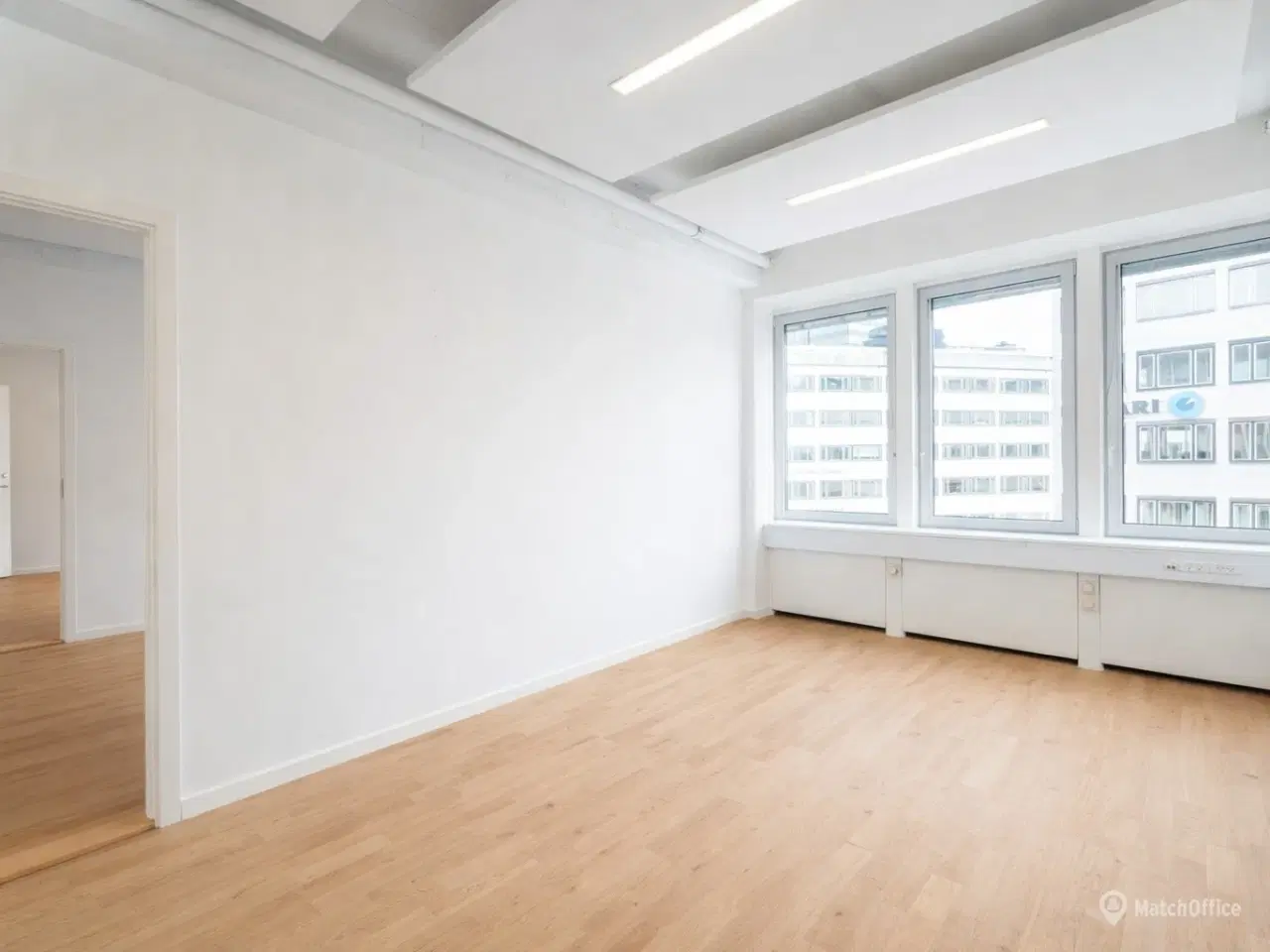 Billede 5 - Centralt og lyst kontorlejemål 50 meter fra metro