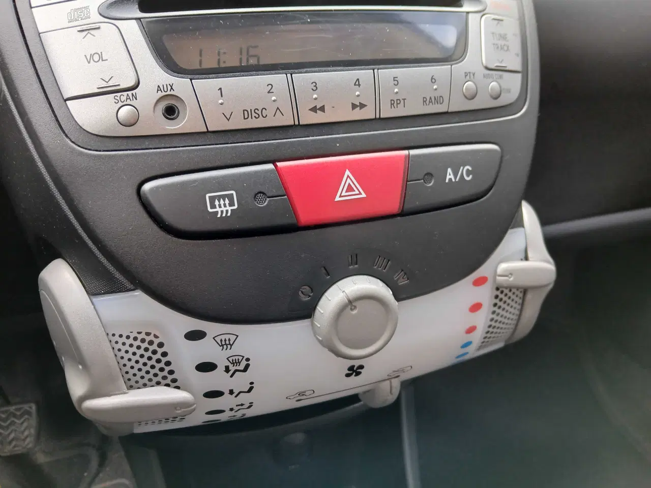 Billede 8 - Peugeot 107  1,0. 5 Dørs  Air-Con