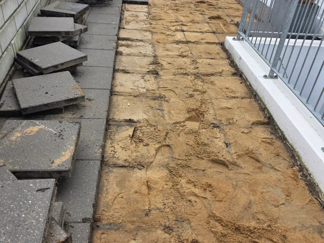 Billede 1 - Jeg udfører belægningsarbejde.