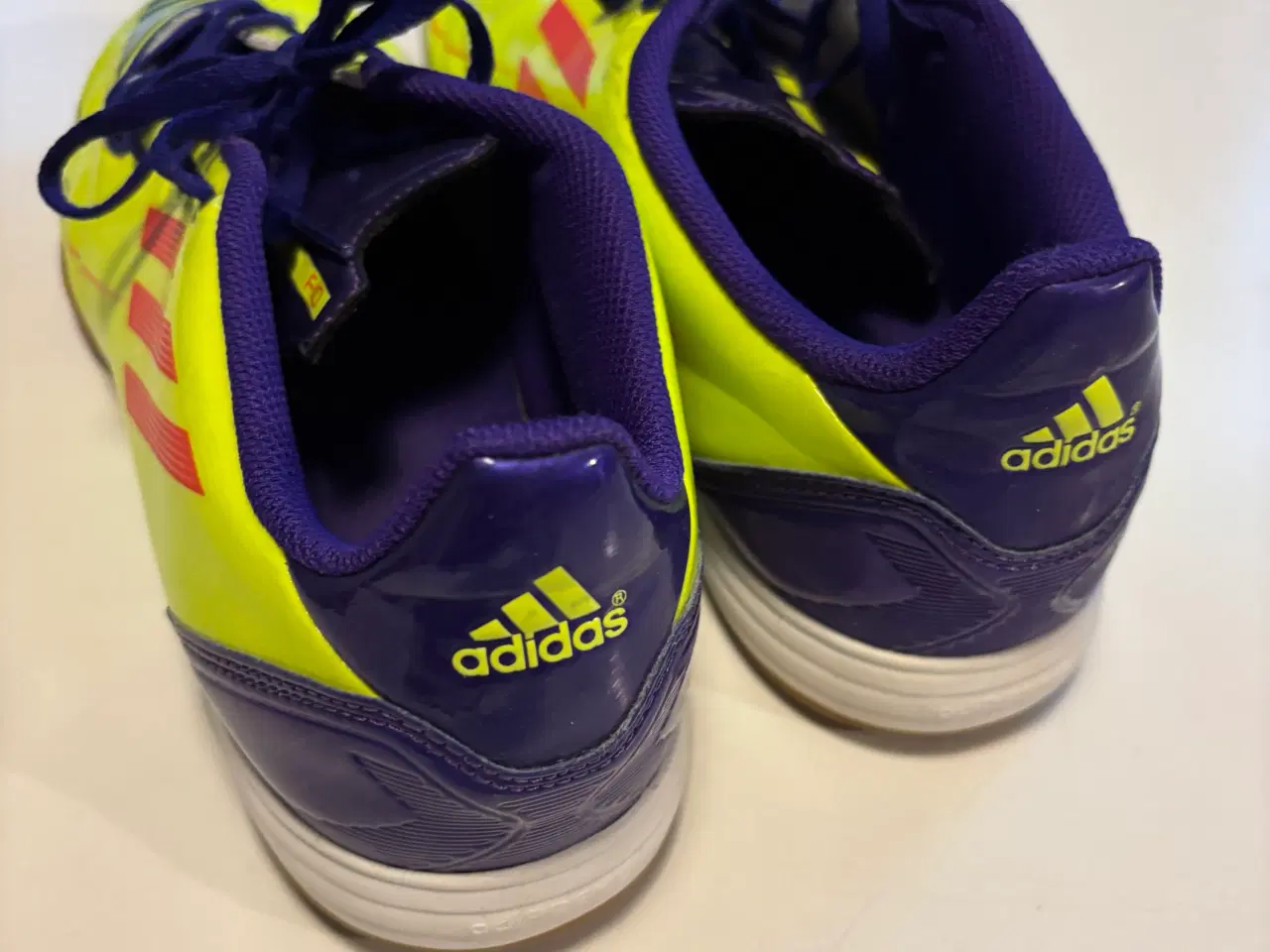 Billede 2 - Indendørs Adidas fodboldstøvler sælges