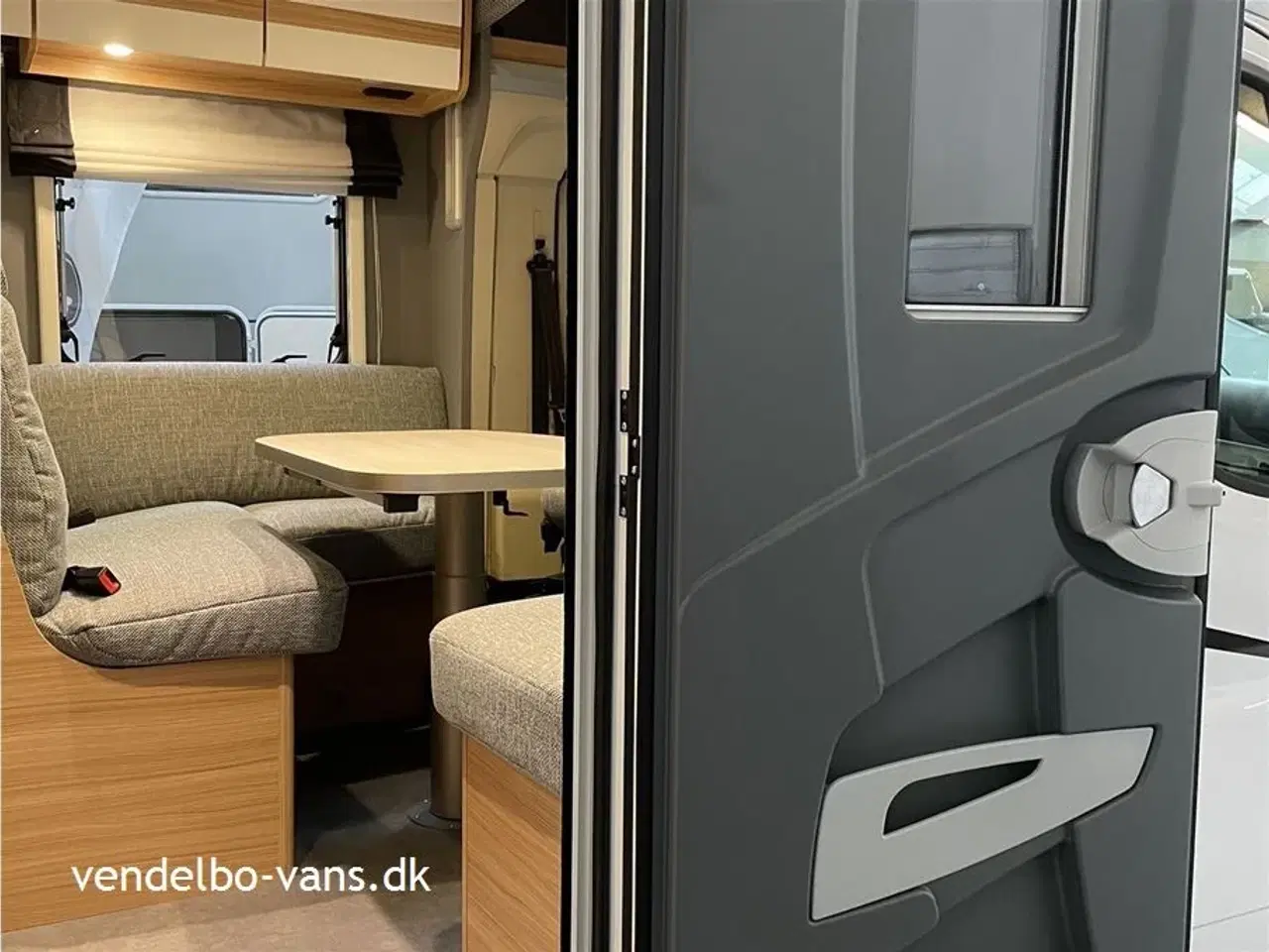 Billede 7 - 2023 - Dethleffs Just T 7052 DBM - 90 Year   Fritstående dobbeltseng med ekstra  stor garage neden under