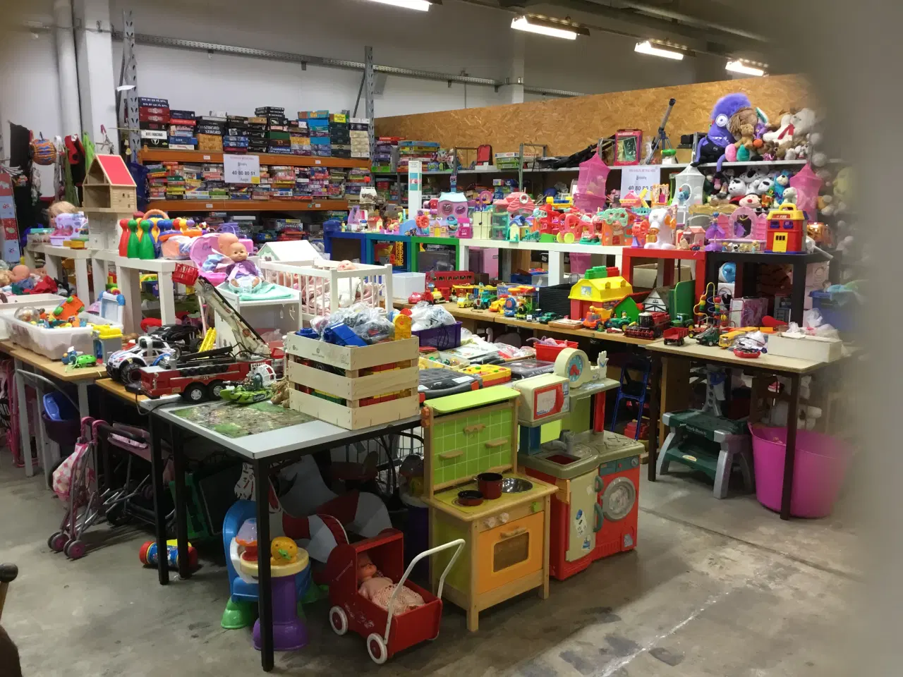 Billede 8 - LOPPEMARKED i Loppehuset 8270