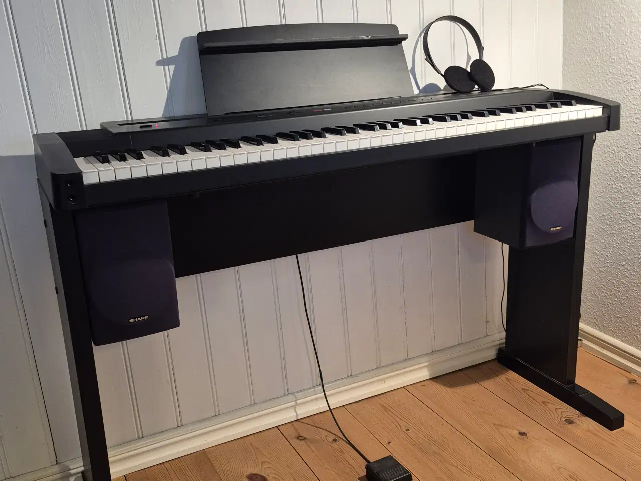 Billede 1 - Roland Elklaver m. Sharp højttalere