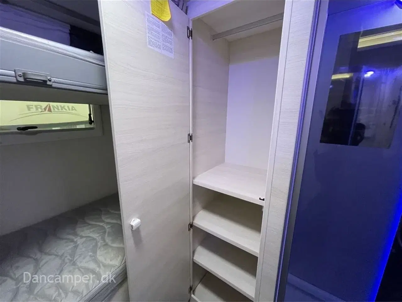 Billede 15 - 2021 - Chausson Titanium 720 Premium   Køjer samt stor dobbelt sænkeseng, 5-prs. 4 sovepladser m.mulighed for 5-6. Smart-lounge, indbygget gasfyldeflaske, markise, cykelholder, 170Hk - Aut.