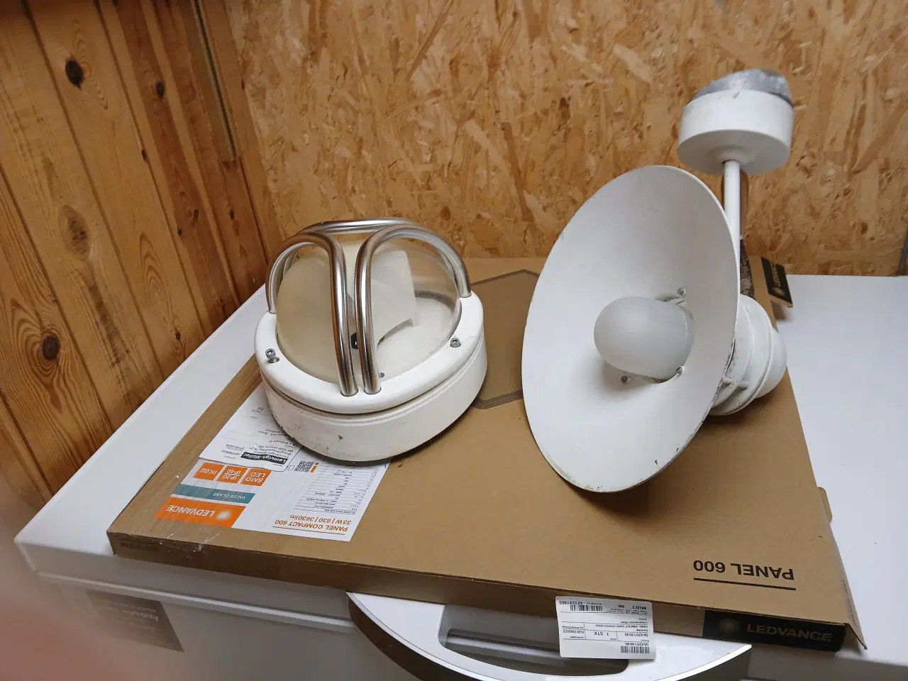 Billede 1 - 2 STK   Udv lamper   fabrikat LP