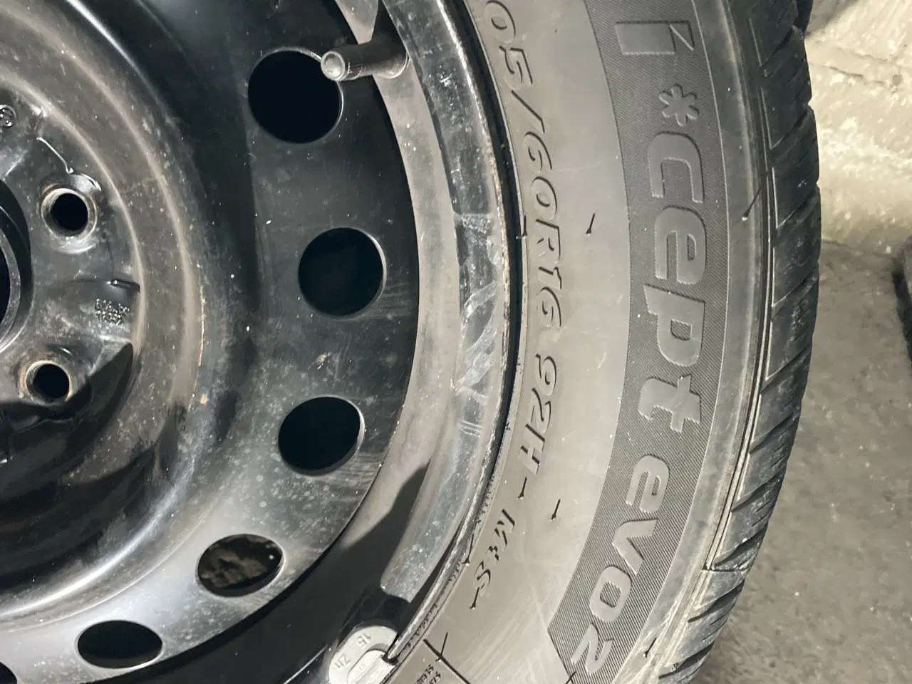 Billede 1 - 2 stk vinterdæk med fælge 