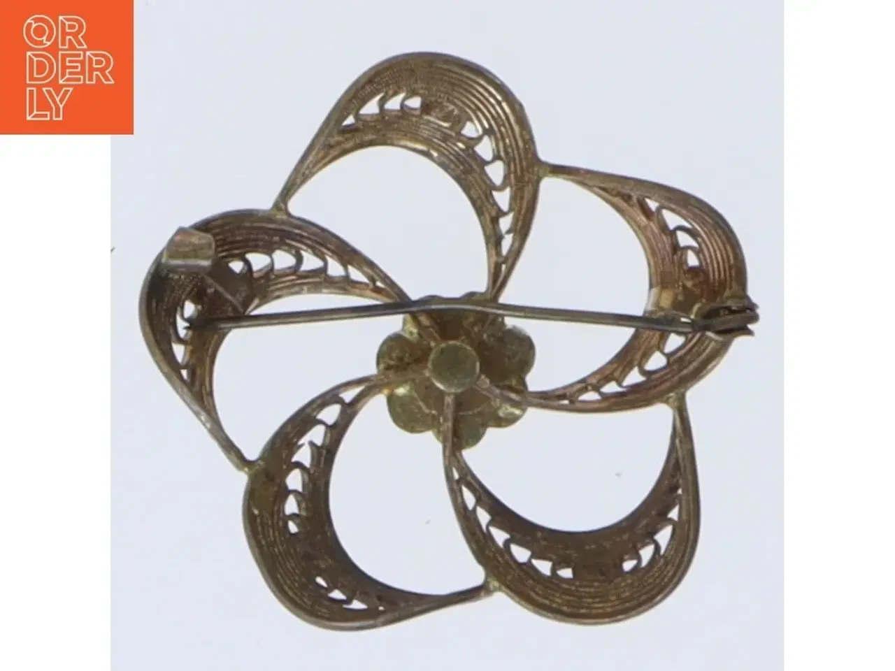 Billede 3 - Broche i blomsterform med sorte stener (str. 4 cm)