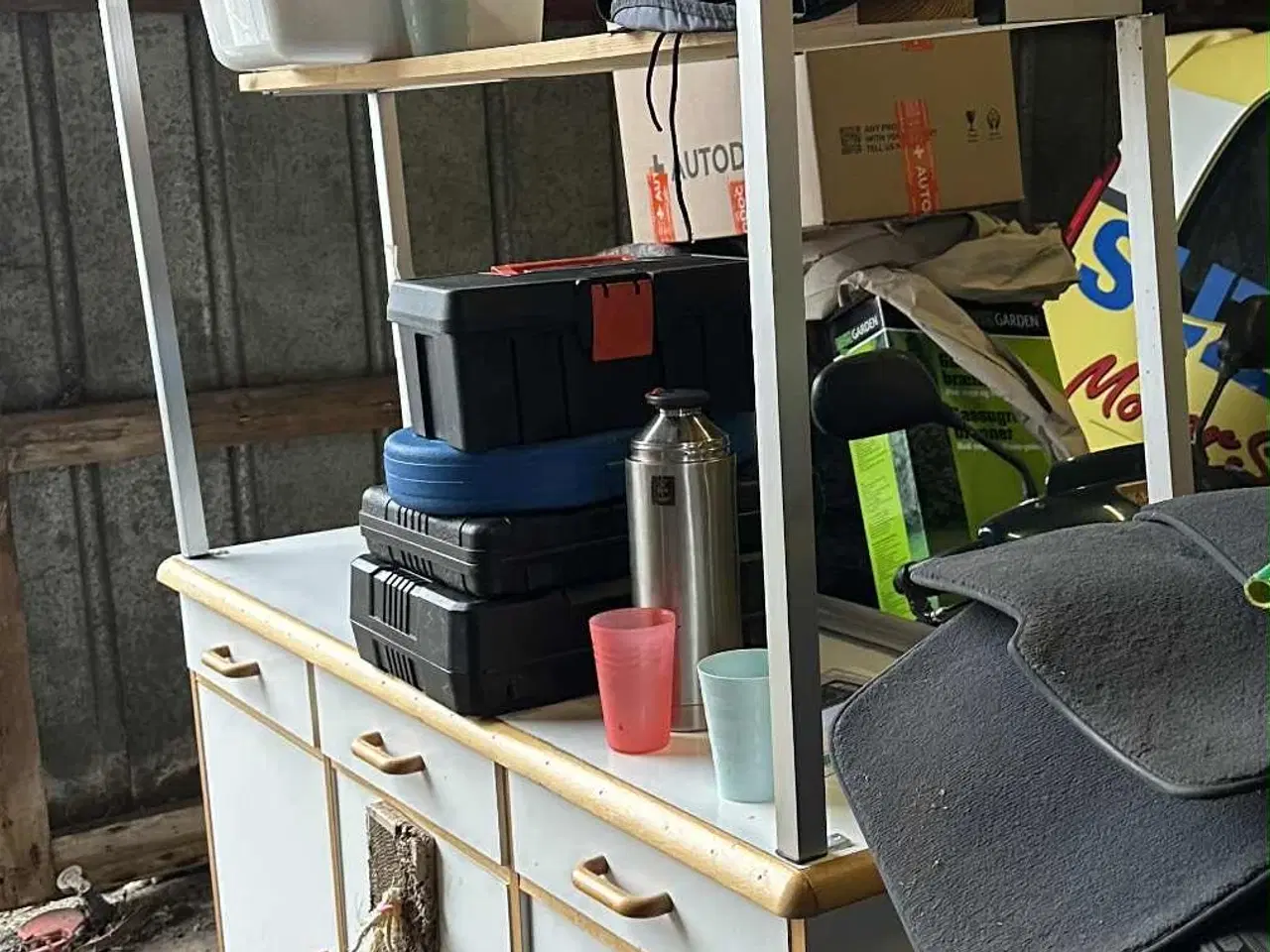 Billede 2 - Sælges køkken bord brugt i vores fortelt 