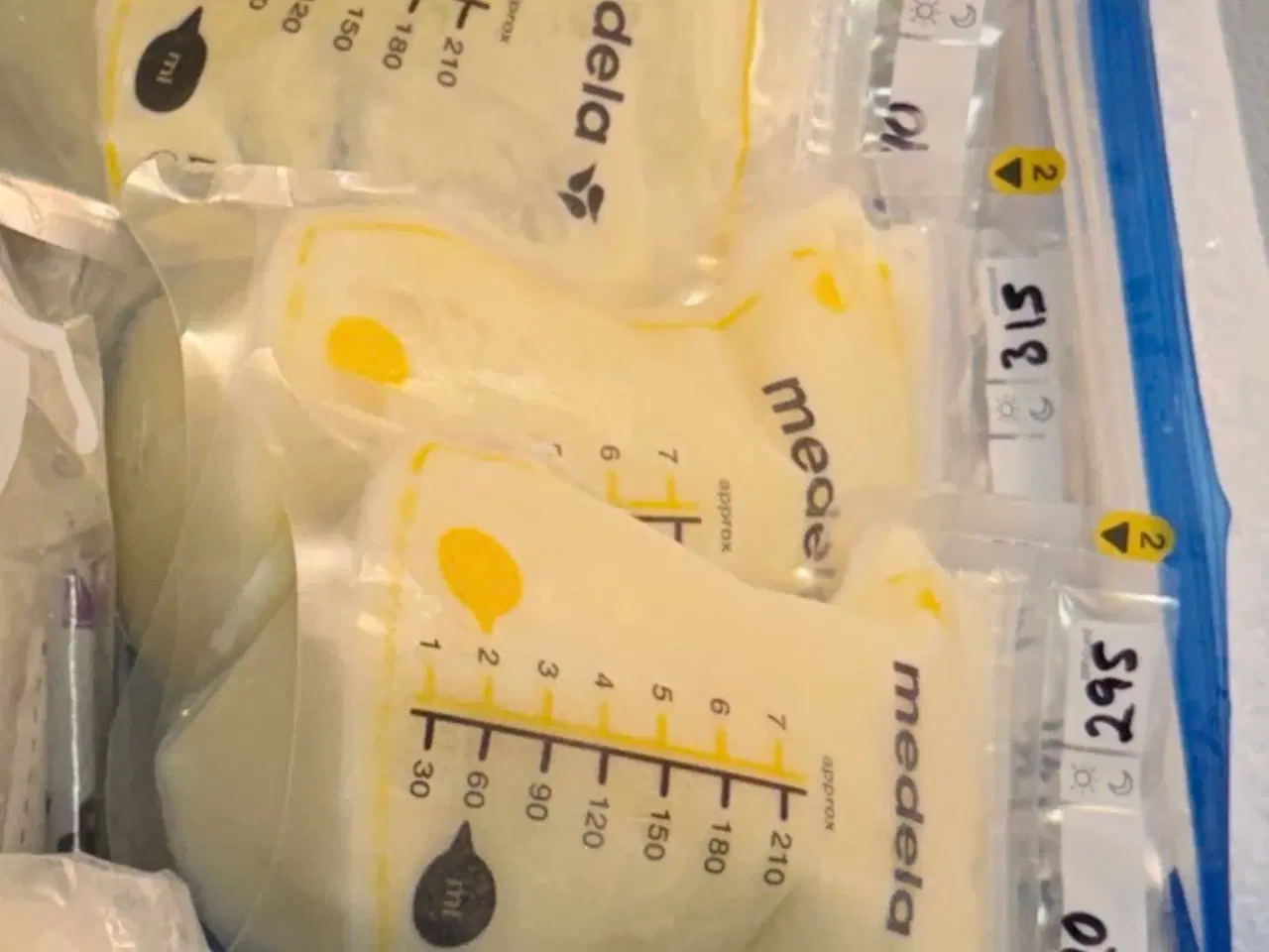 Billede 1 - Frossen Brystmælk sælges