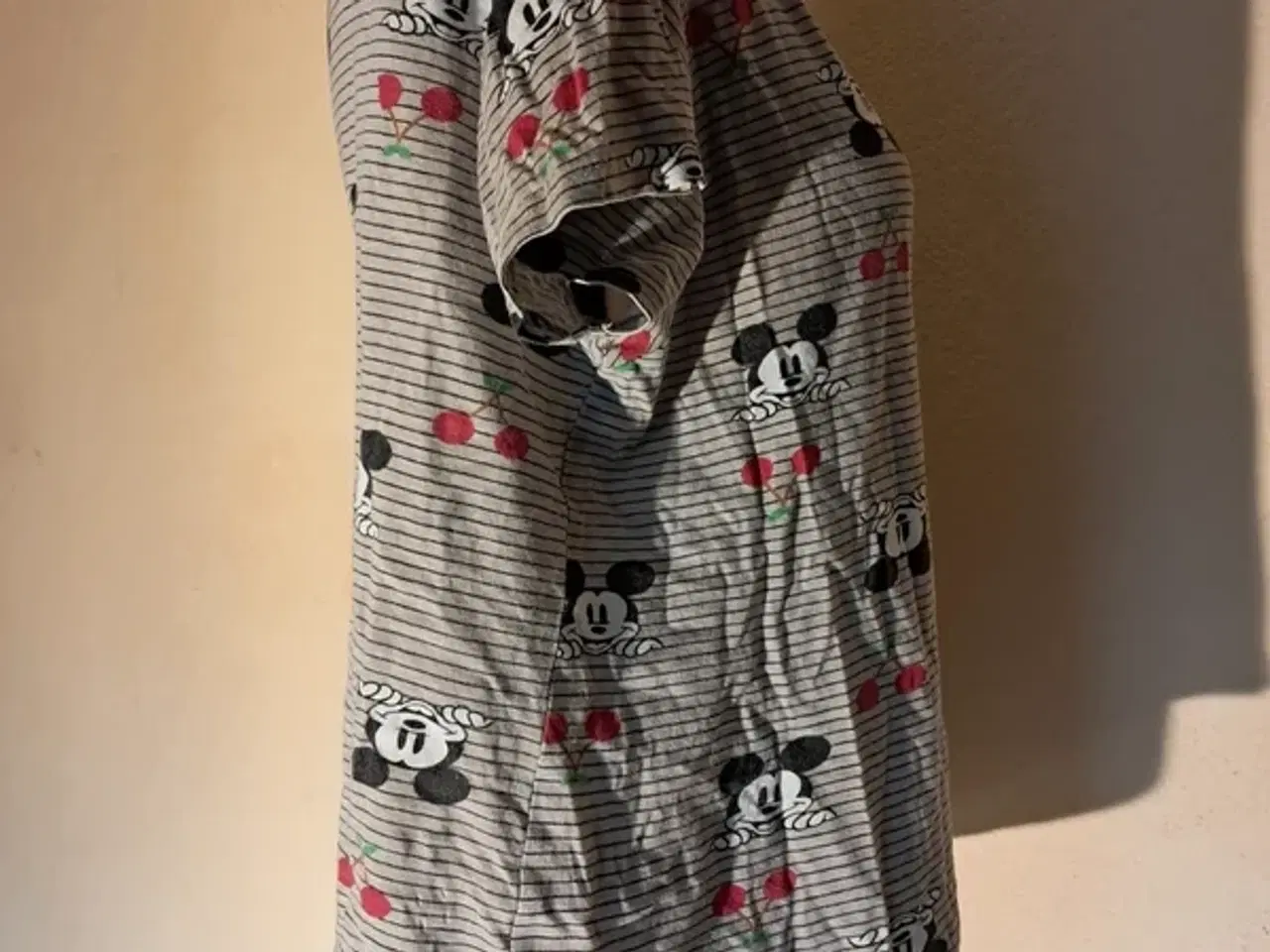 Billede 2 - Disney str. M t-shirt