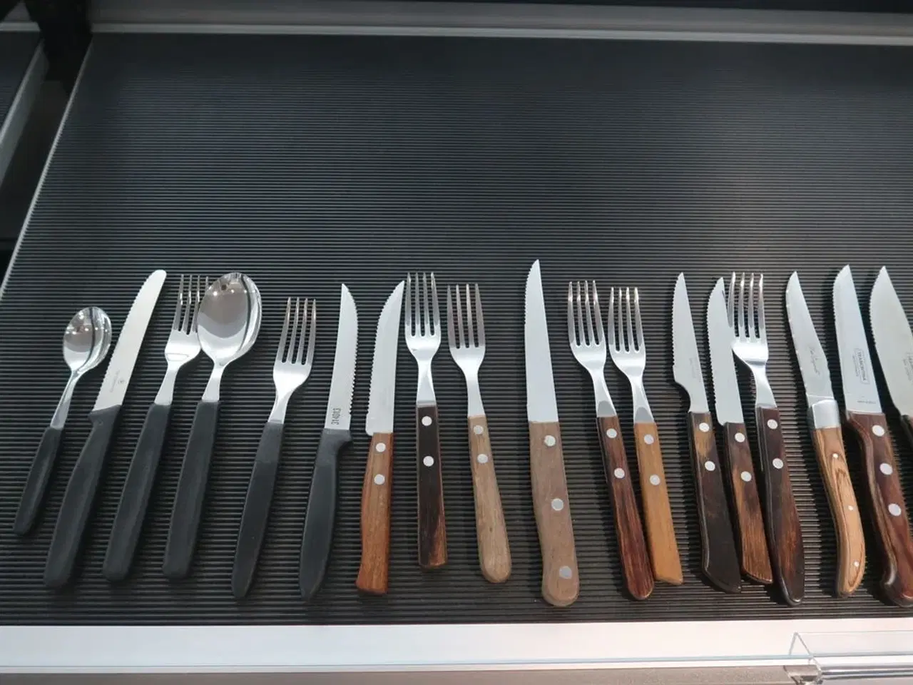 Billede 1 - 18 stk. steakbestik